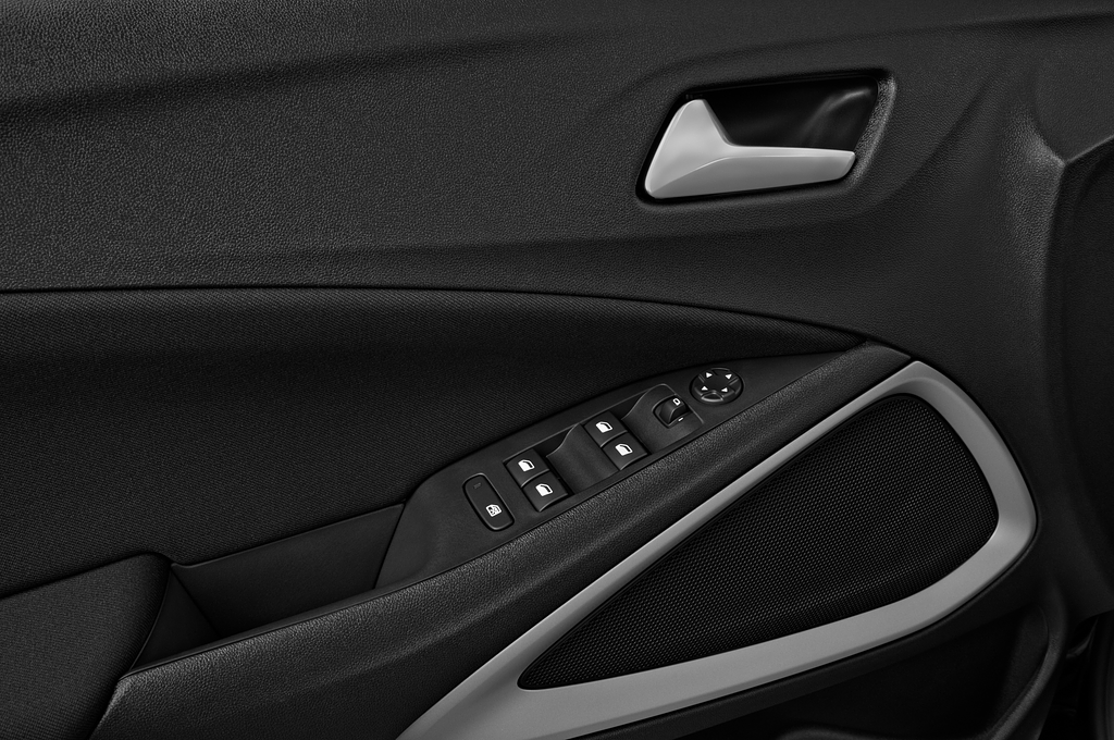 Opel Crossland (Baujahr 2021) Edition 5 Türen Bedienungselemente Tür
