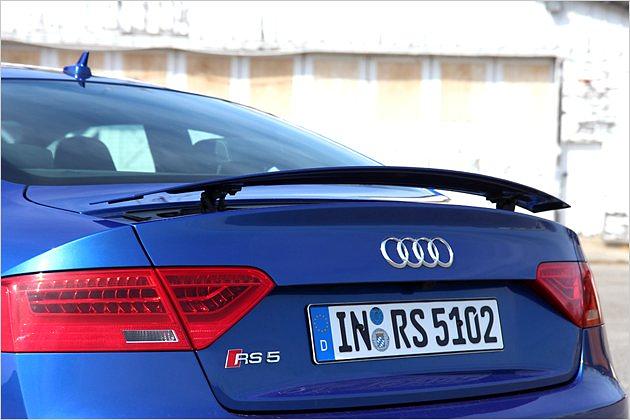 Ab Tempo 120 fährt ein elektrischer Heckspoiler aus