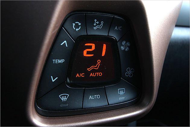 Die Klimaautomatik kostet Aufpreis, kühlt aber ordentlich