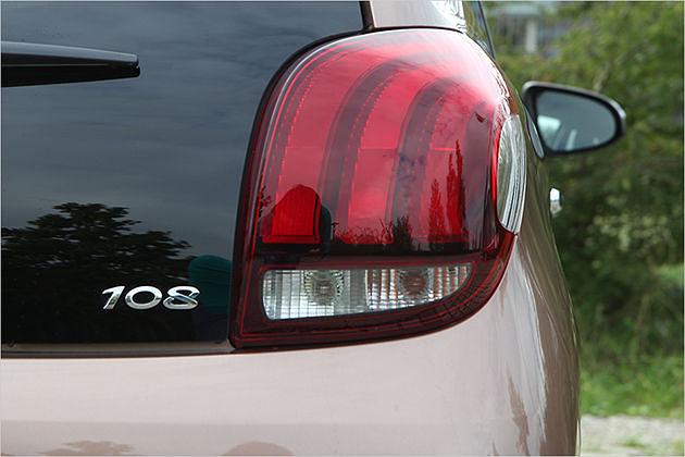 Die drei Krallen: Typische Rücklicht-Signatur bei vielen Peugeot-Modellen