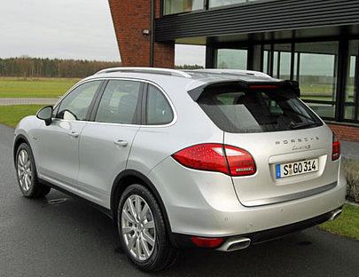 In einen Porsche Cayenne steigt man nicht ein, man erklimmt ihn.