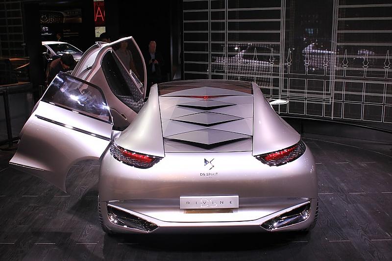 270 PS sollen den 4,20 Meter langen Traum nach vorn bewegen.