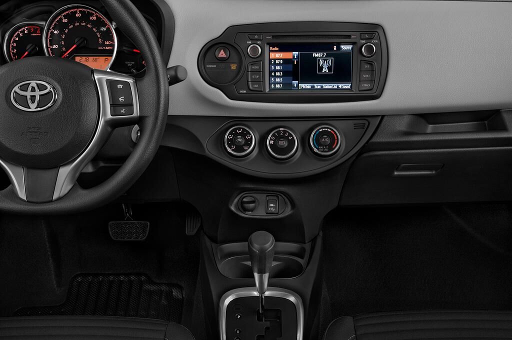 Toyota Yaris (Baujahr 2018) - 3 Türen Mittelkonsole