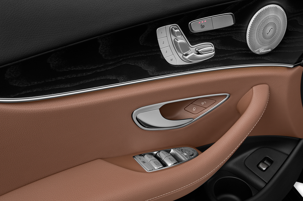 Mercedes E Class (Baujahr 2021) All terrain Avantgarde 5 Türen Bedienungselemente Tür