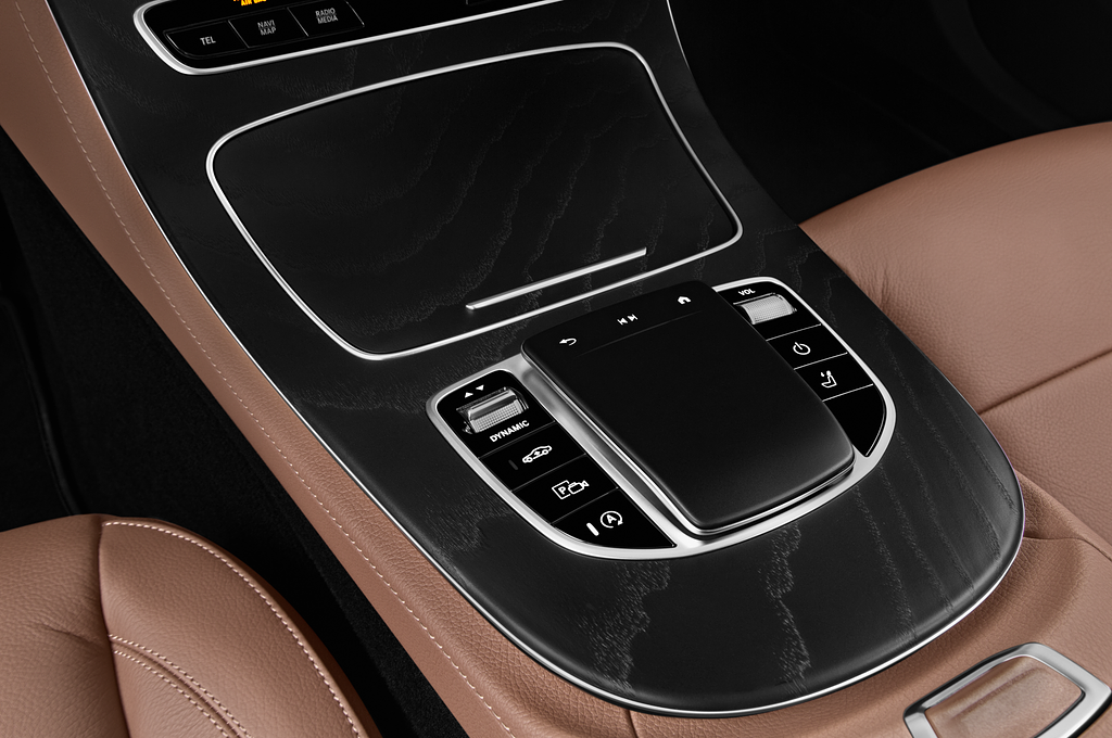 Mercedes E Class (Baujahr 2021) All terrain Avantgarde 5 Türen Schalthebel