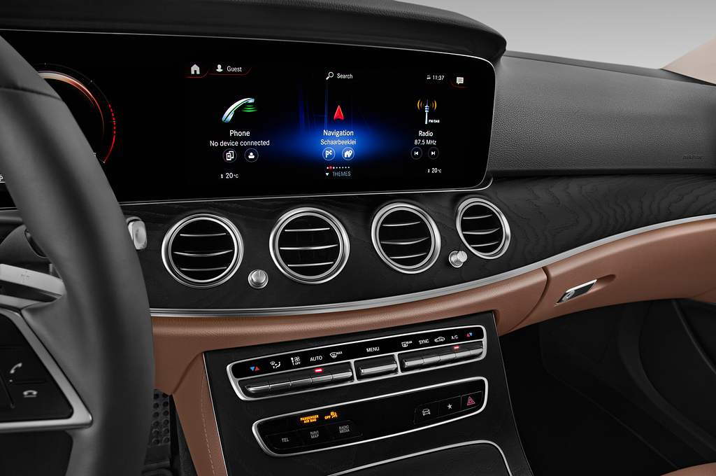 Mercedes E Class (Baujahr 2021) All terrain Avantgarde 5 Türen Mittelkonsole