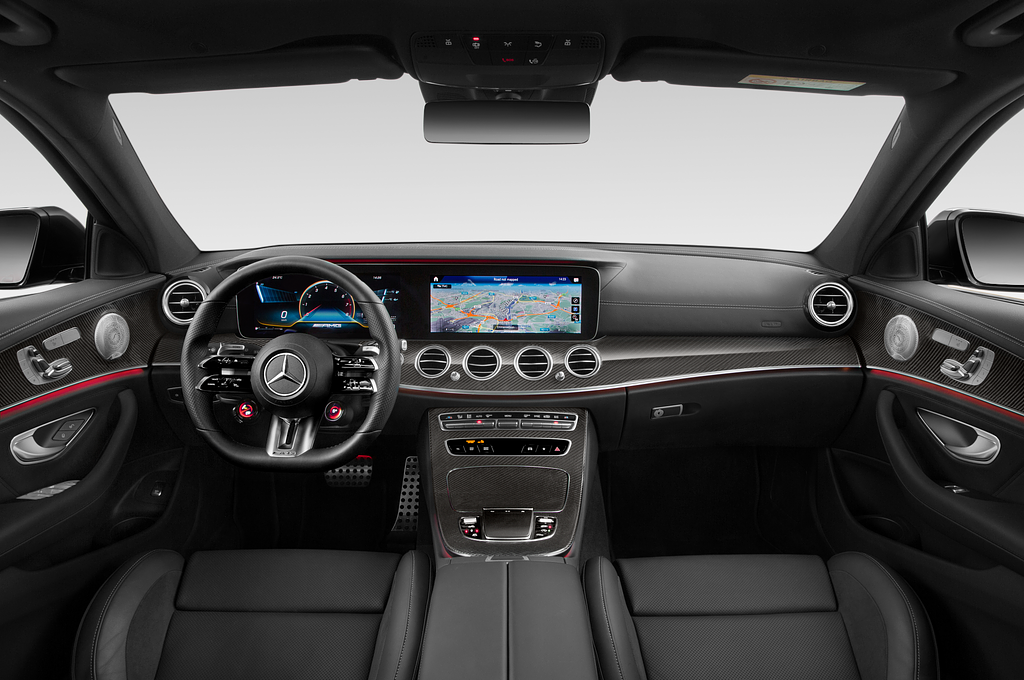 Mercedes E Class (Baujahr 2021) 53 AMG 5 Türen Cockpit und Innenraum
