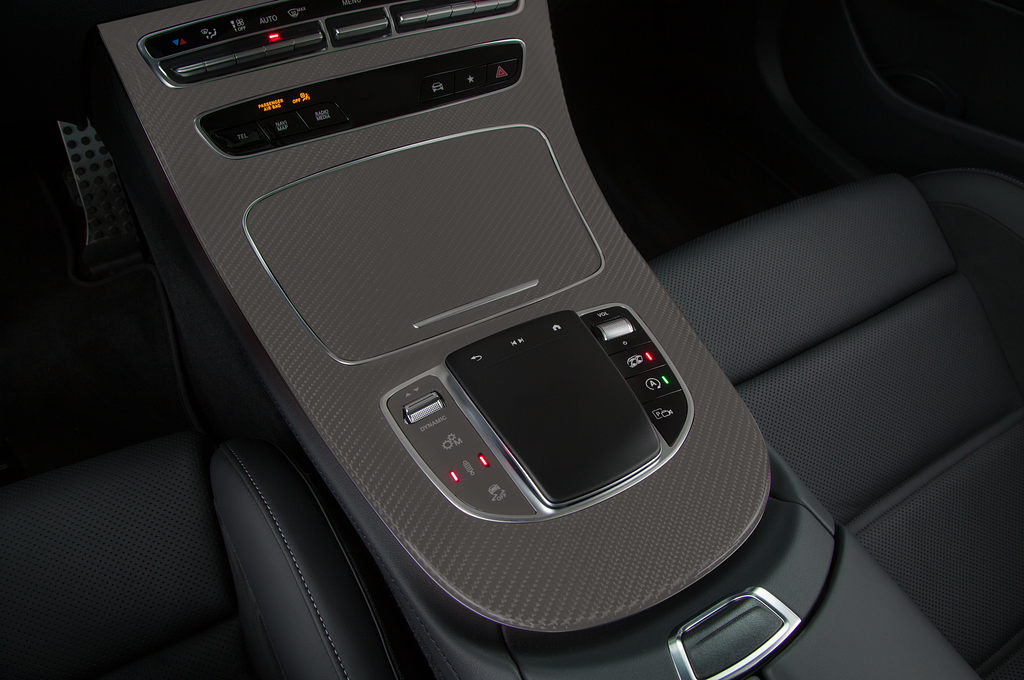 Mercedes E Class (Baujahr 2021) 53 AMG 5 Türen Schalthebel