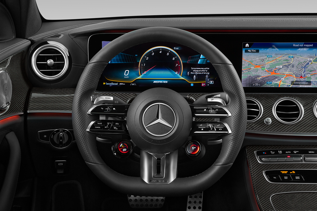 Mercedes E Class (Baujahr 2021) 53 AMG 5 Türen Lenkrad