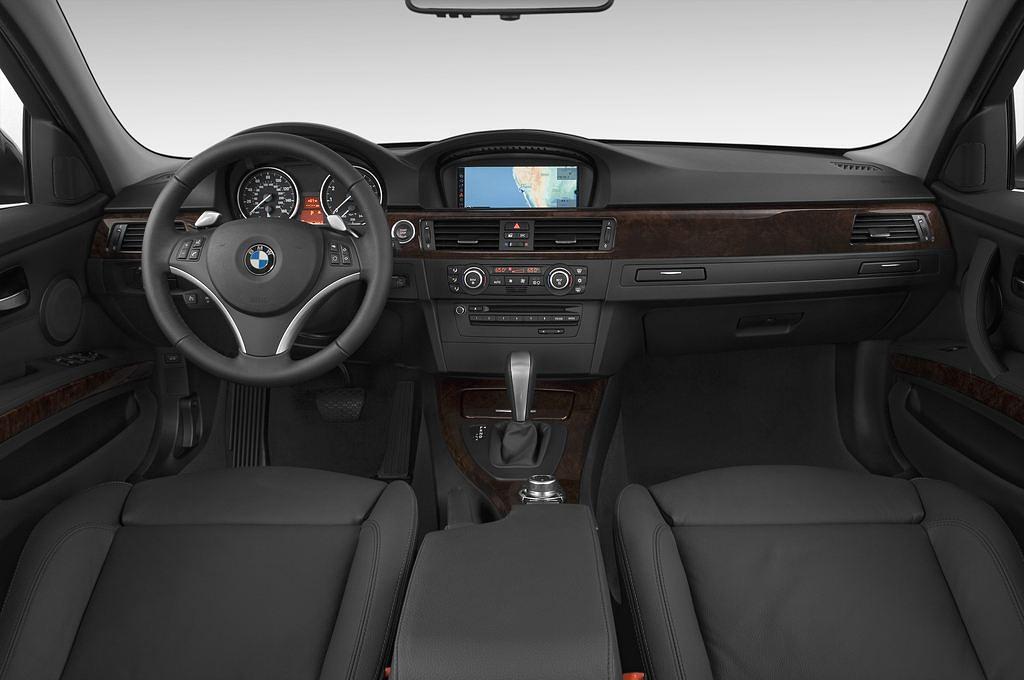 BMW 3 Series (Baujahr 2010) 335i 4 Türen Cockpit und Innenraum