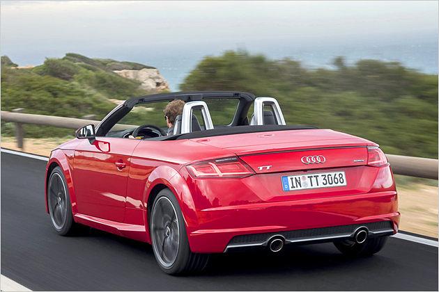 Außerdem grüßen nur zwei Rohre nach hinten. Das Auto im Bild ist mit dem 1.500 Euro teuren S-Line-Exterieur mit grauem Diffusoreinsatz und markanteren Schürzen vorn und hinten bestückt