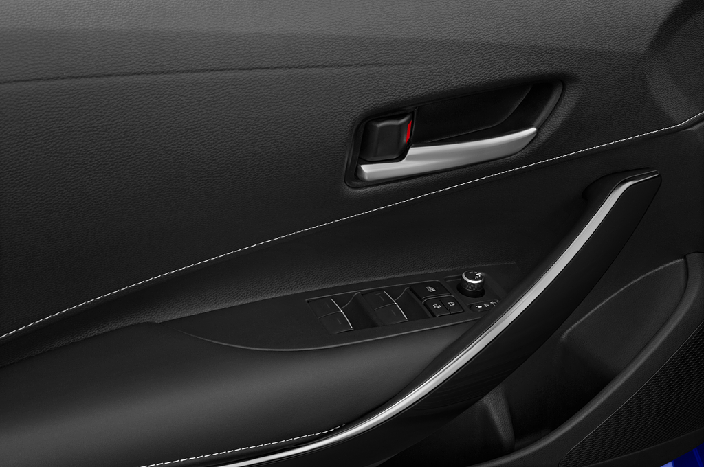 Toyota Corolla Hybrid Touring Sports (Baujahr 2023) Lounge 5 Türen Bedienungselemente Tür