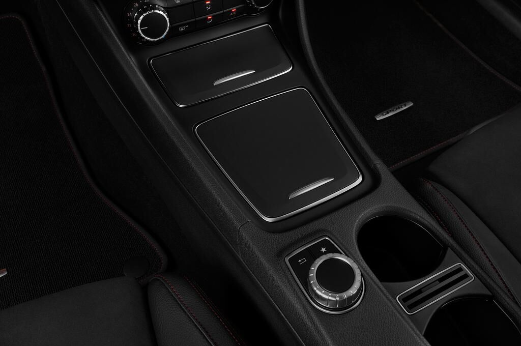 Mercedes CLA Shooting Brake (Baujahr 2018) Sport 5 Türen Schalthebel