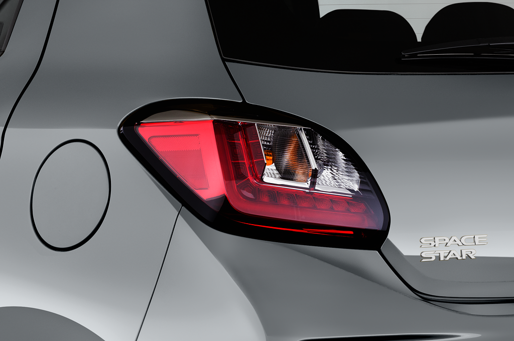 Mitsubishi Space Star (Baujahr 2020) Intro Edition 5 Türen Rücklicht
