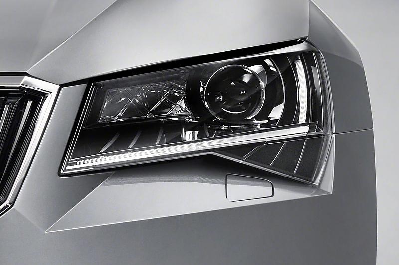 Auf Wunsch sind Bi-Xenonscheinwerfer erhältlich.