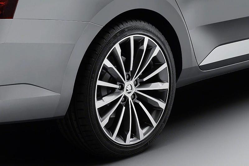 Bis zu 19 Zoll groß sind die Aluräder des Superb.