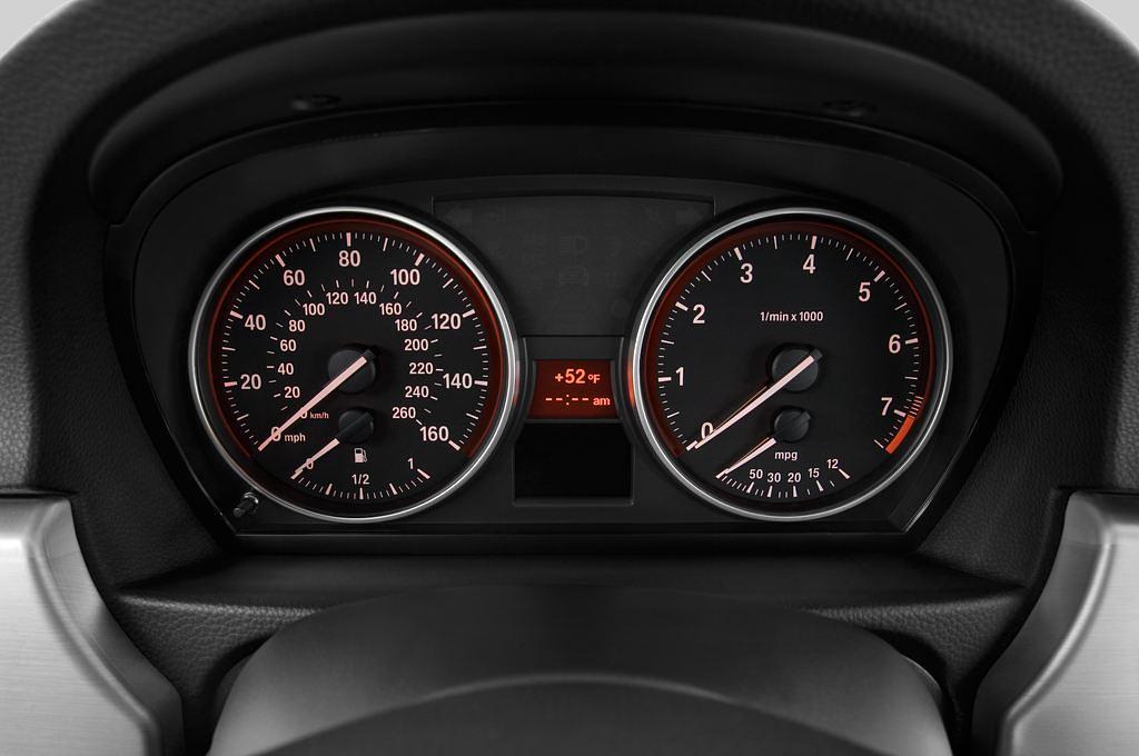 BMW 3 Series (Baujahr 2010) 325i Touring 5 Türen Tacho und Fahrerinstrumente