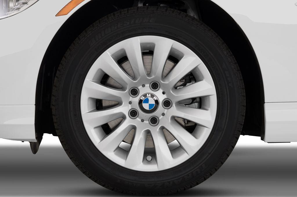 BMW 3 Series (Baujahr 2010) 325i Touring 5 Türen Reifen und Felge