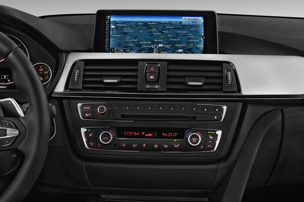BMW 3 Series (Baujahr 2013) Sport Line 5 Türen Mittelkonsole