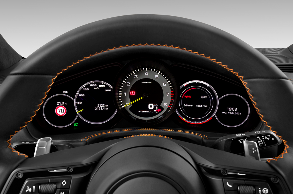 Porsche Panamera (Baujahr 2023) 4 PHEV Sport Turismo 5 Türen Tacho und Fahrerinstrumente