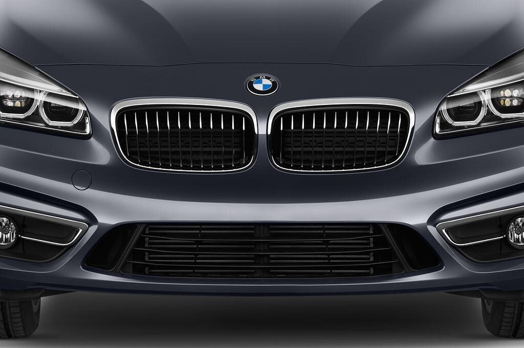 BMW 2 Series Gran Tourer (Baujahr 2015) Luxury Line 5 Türen Kühlergrill und Scheinwerfer