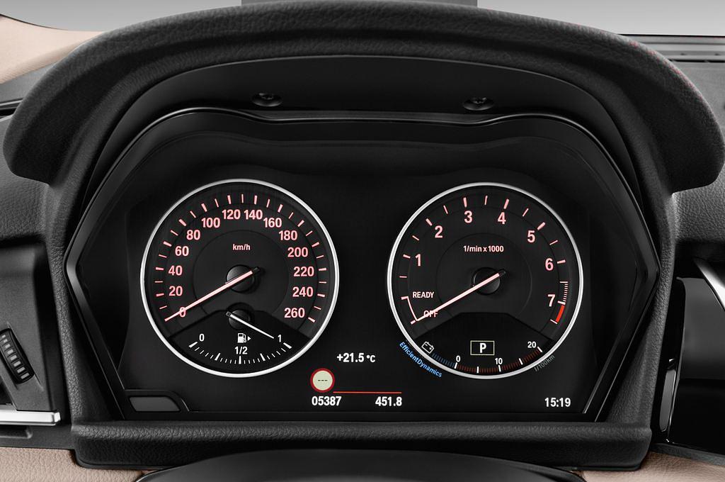 BMW 2 Series Gran Tourer (Baujahr 2015) Luxury Line 5 Türen Tacho und Fahrerinstrumente