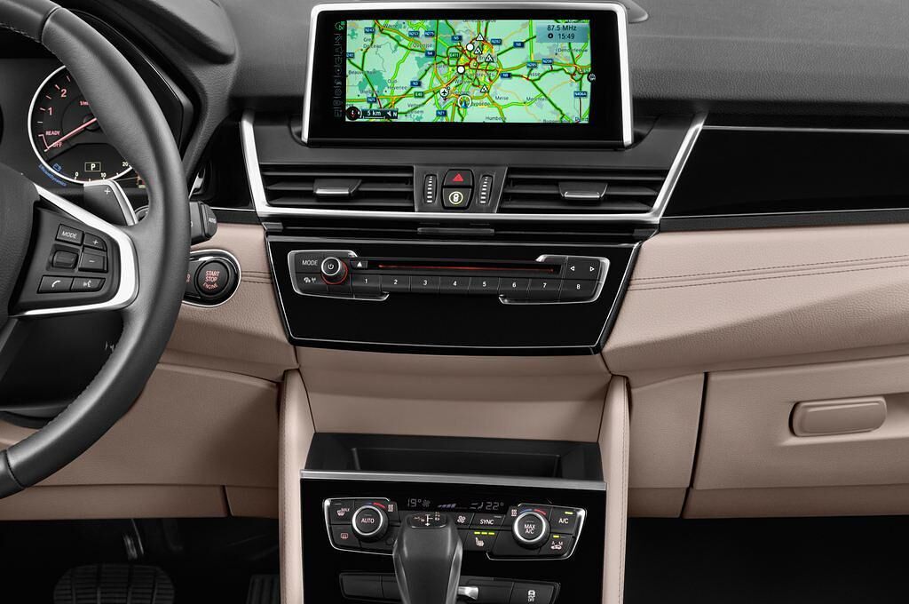 BMW 2 Series Gran Tourer (Baujahr 2015) Luxury Line 5 Türen Mittelkonsole