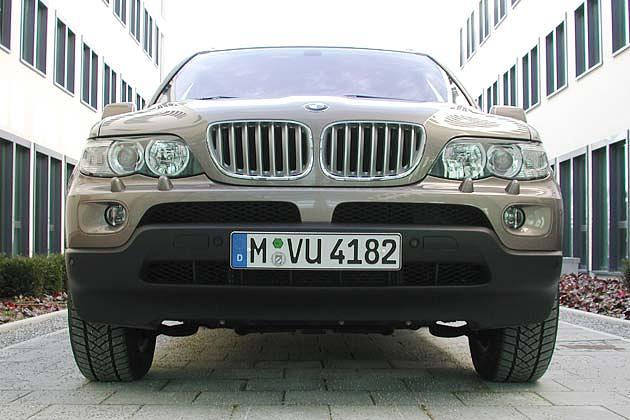 Grimmig: Geändert wurden vor allem die Scheinwerfer, die Schürze und die BMW-Niere