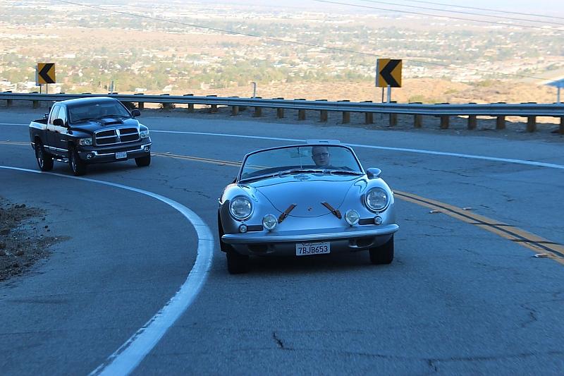 Der aufgepeppte Porsche 356 fährt sich sehr unaufgeregt
