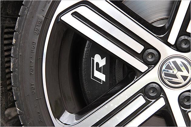 Auch die Stopper des Golf R geben keinen Anlass zur Kritik