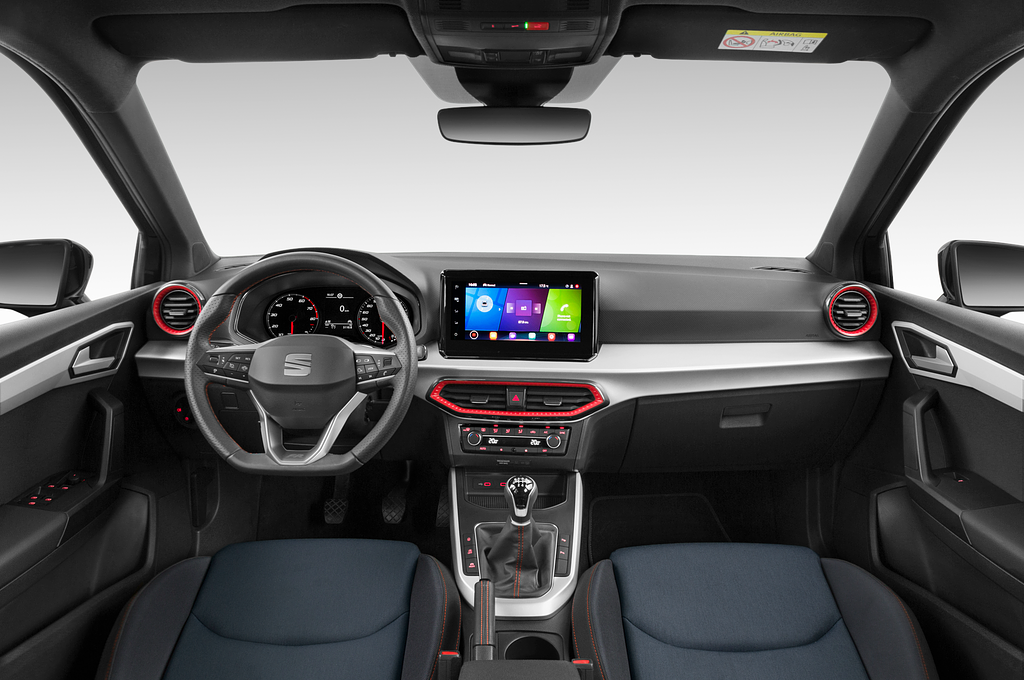 SEAT Arona (Baujahr 2023) FR 5 Türen Cockpit und Innenraum