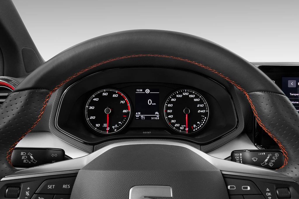 SEAT Arona (Baujahr 2023) FR 5 Türen Tacho und Fahrerinstrumente
