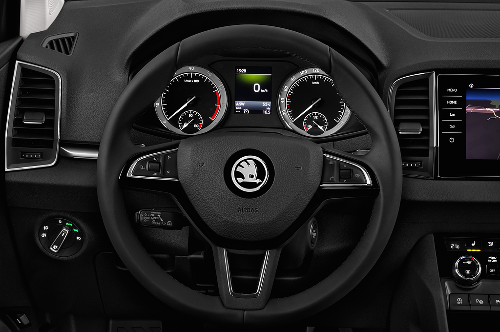 Skoda Karoq (Baujahr 2022) Style 5 Türen Lenkrad