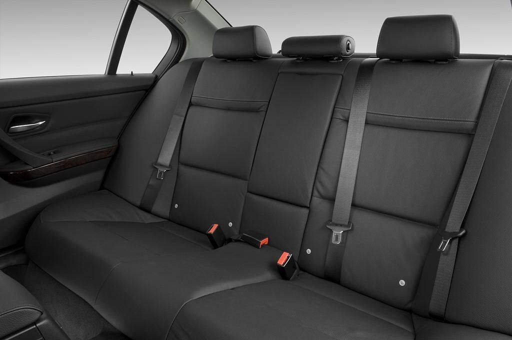 BMW 3 Series (Baujahr 2010) 325i 4 Türen Rücksitze