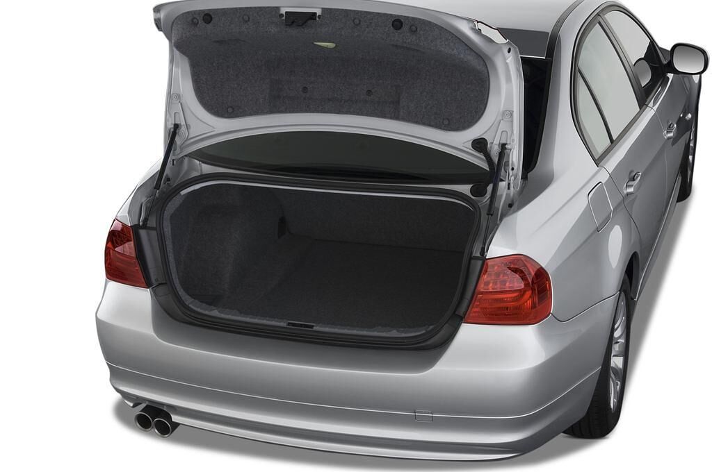 BMW 3 Series (Baujahr 2010) 325i 4 Türen Kofferraum