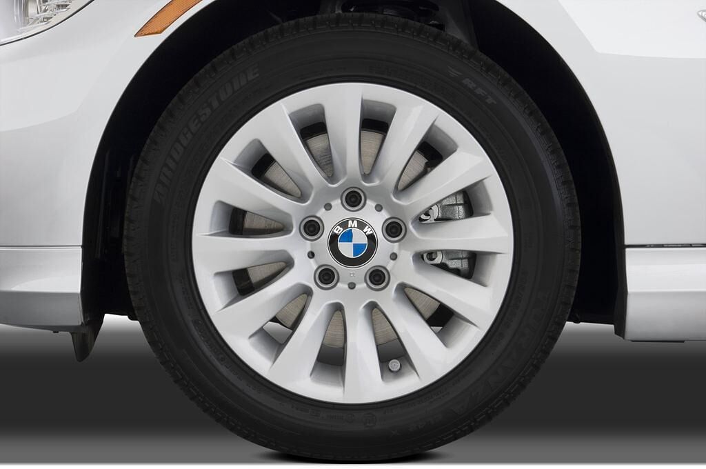 BMW 3 Series (Baujahr 2010) 325i 4 Türen Reifen und Felge