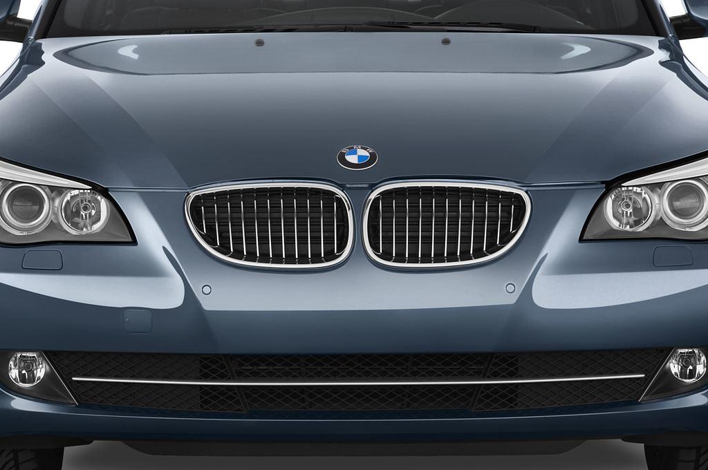 BMW 5 Series (Baujahr 2009) 523i 4 Türen Kühlergrill und Scheinwerfer