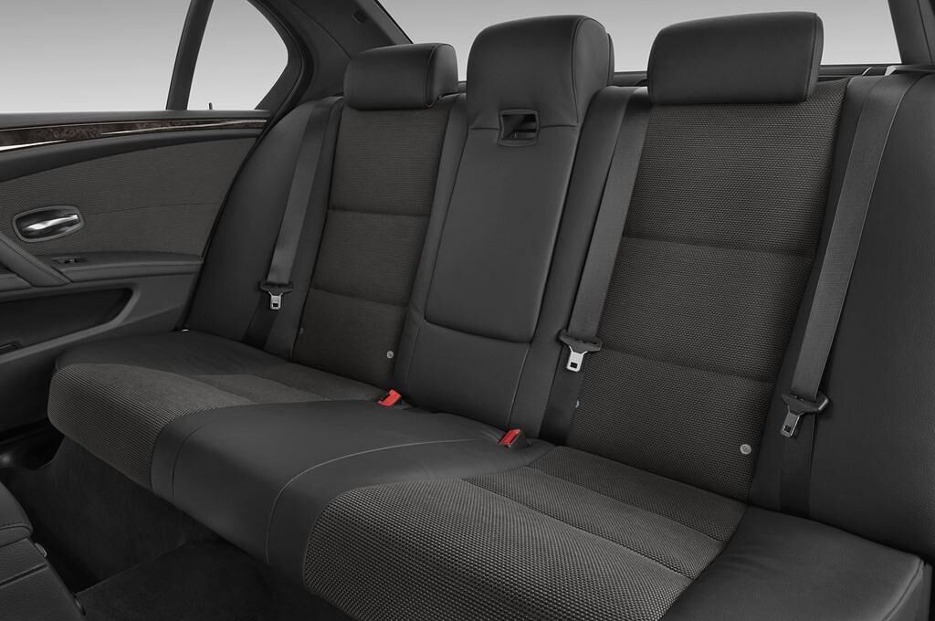 BMW 5 Series (Baujahr 2009) 523i 4 Türen Rücksitze