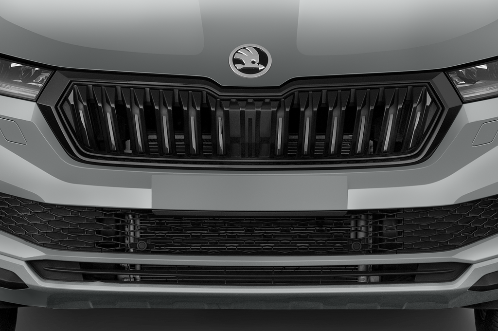 Skoda Karoq (Baujahr 2023) Sportline 5 Türen Kühlergrill und Scheinwerfer