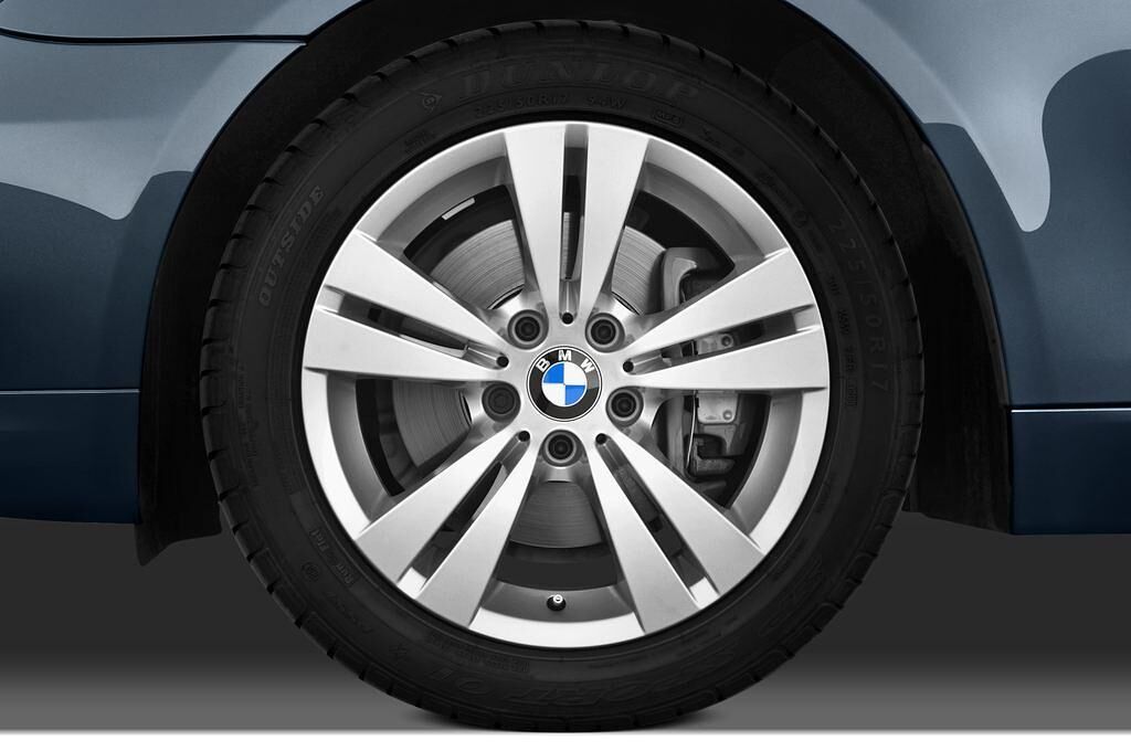 BMW 5 Series (Baujahr 2009) 523i 4 Türen Reifen und Felge