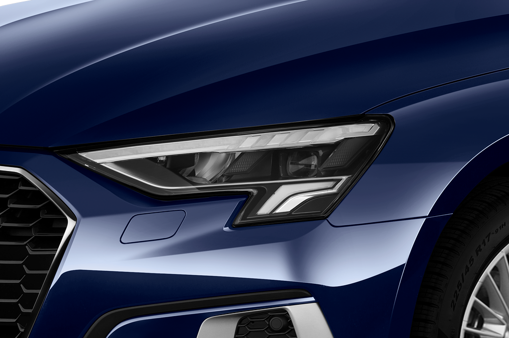 Audi A3 (Baujahr 2023) Advanced 4 Türen Scheinwerfer