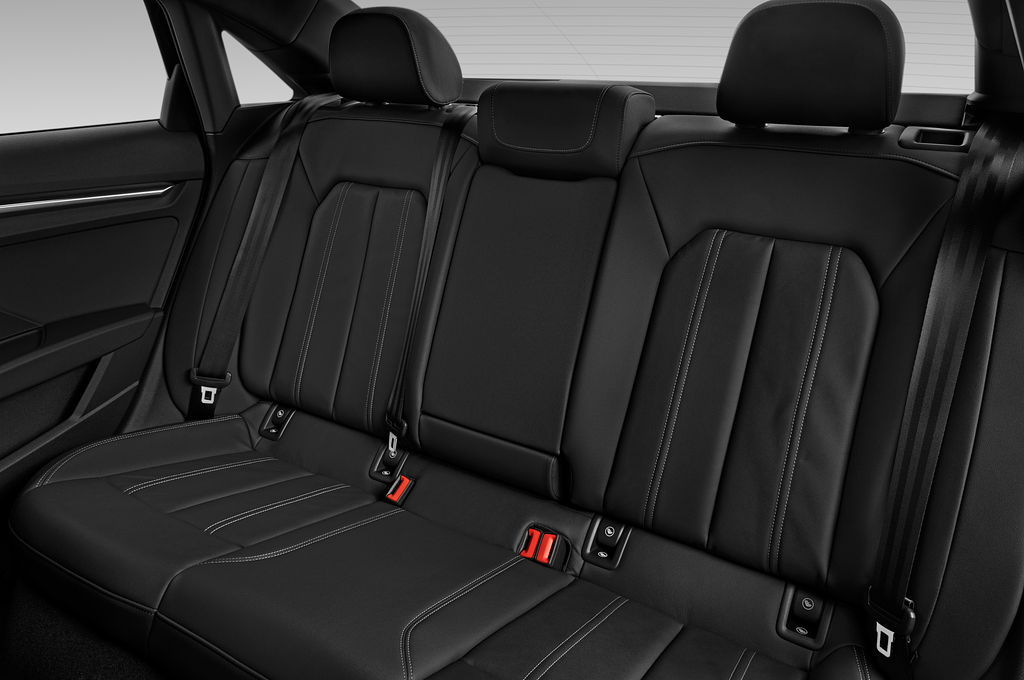 Audi A3 (Baujahr 2023) Advanced 4 Türen Rücksitze