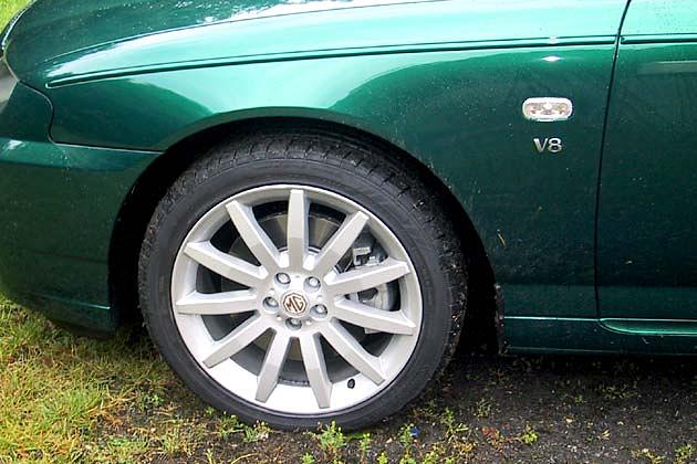 V8-Motor mit 18-Zoll-Alus