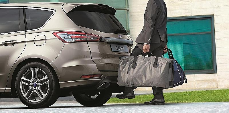 Per Gestensteuerung läßt sich beim Ford S-Max die Kofferraumklappe öffnen