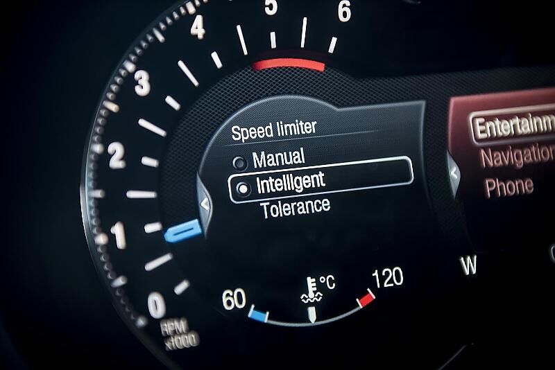 Der intelligenter Geschwindigkeitsbegrenzer im Ford S-Max schützt vor Strafzetteln