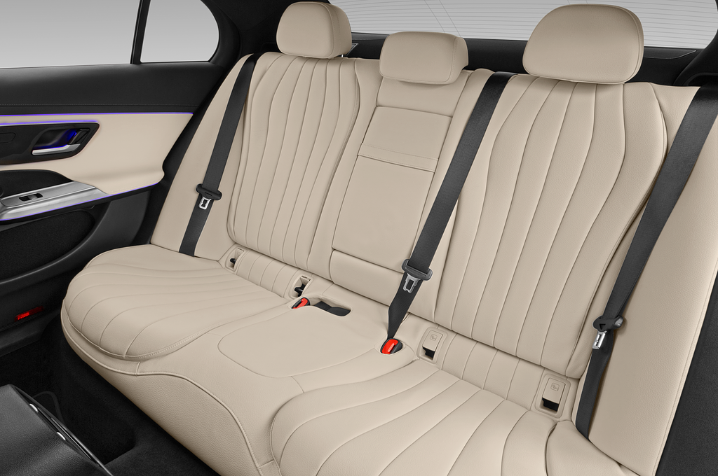 Mercedes E Class (Baujahr 2024) AMG LIne 4 Türen Rücksitze