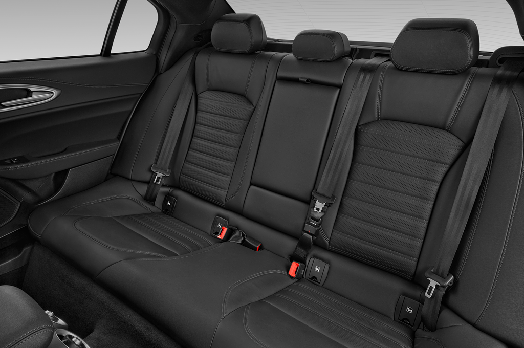 Alfa Romeo Giulia (Baujahr 2023) Veloce 4 Türen Rücksitze