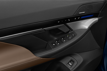 BMW 5 Series (Baujahr 2024) M Sport 4 Türen Bedienungselemente Tür