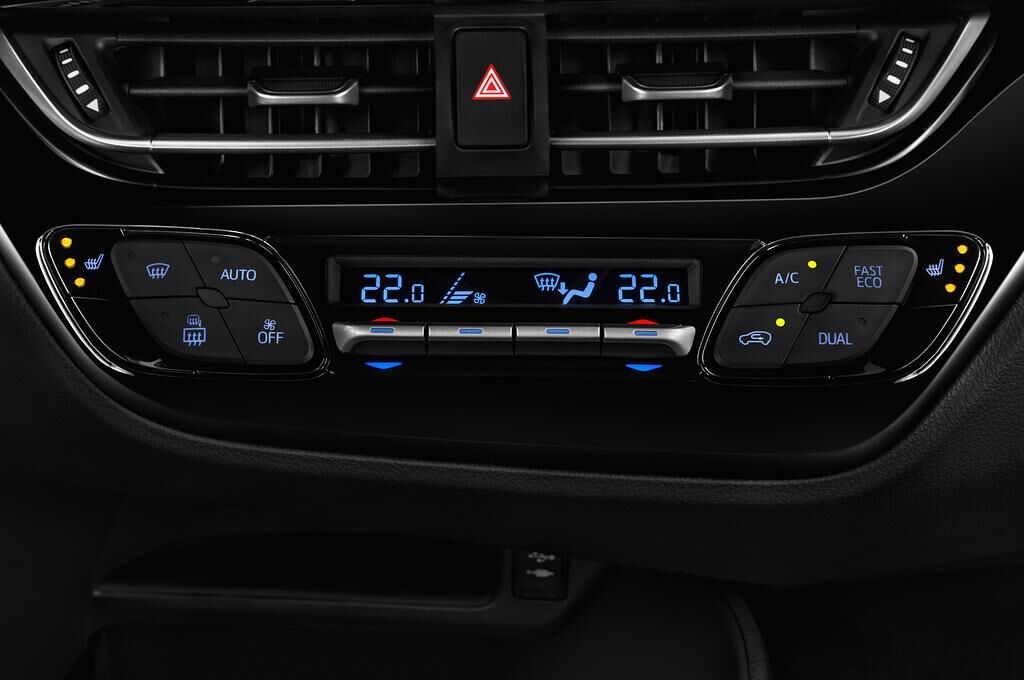 Toyota C-HR (Baujahr 2018) Team Deutschland 5 Türen Temperatur und Klimaanlage