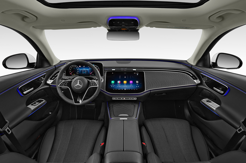 Mercedes E-Class (Baujahr 2024) Exclusive 5 Türen Cockpit und Innenraum